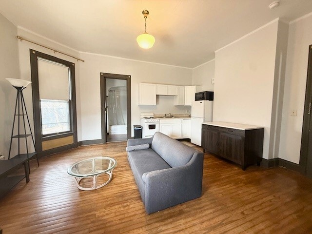 Building Photo - 153 Chapin St