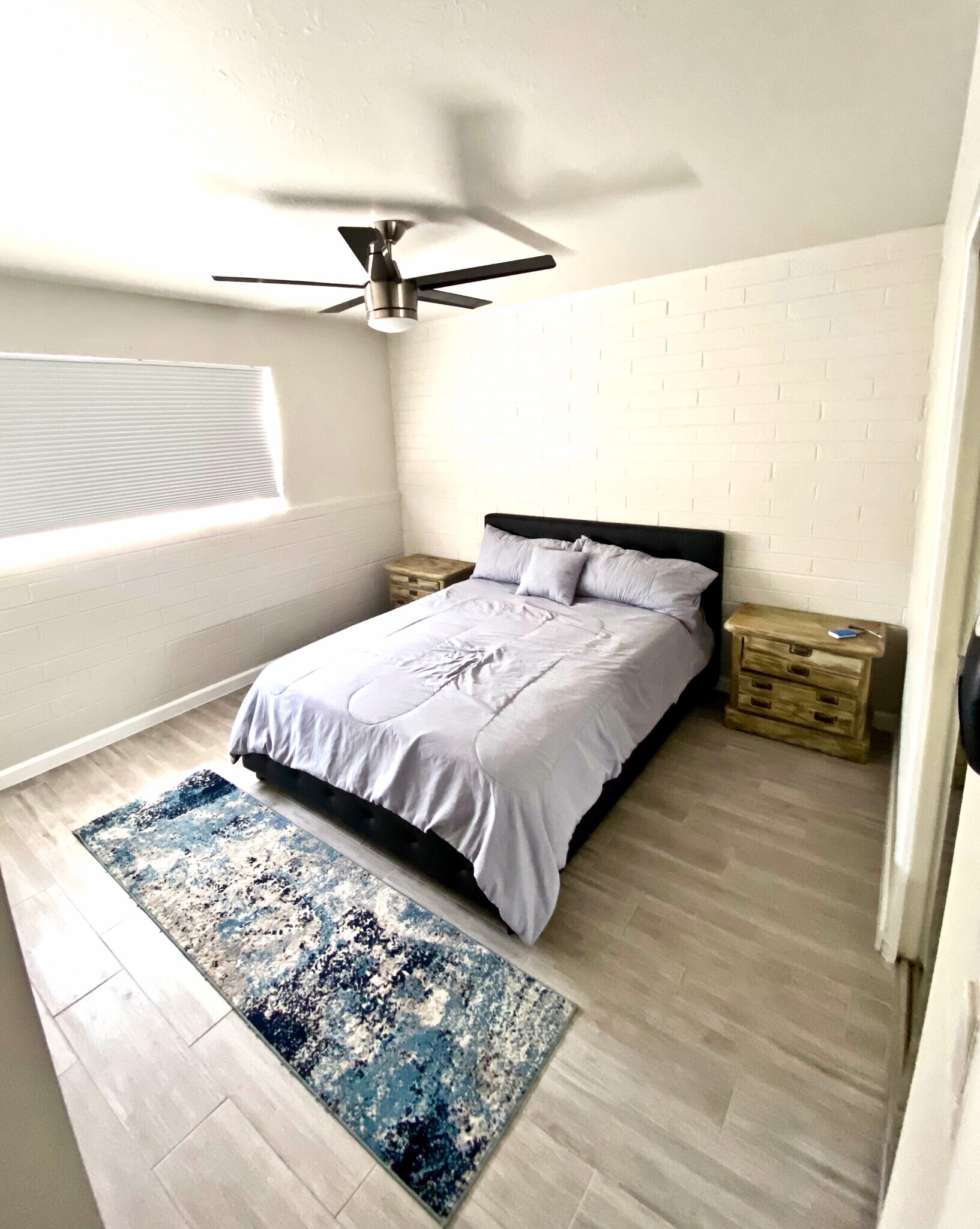 Building Photo - 6059 N 22nd Ave