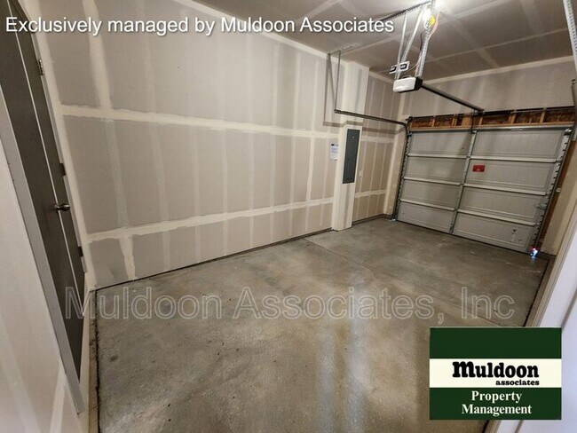 Building Photo - 896 S Harmony Dr