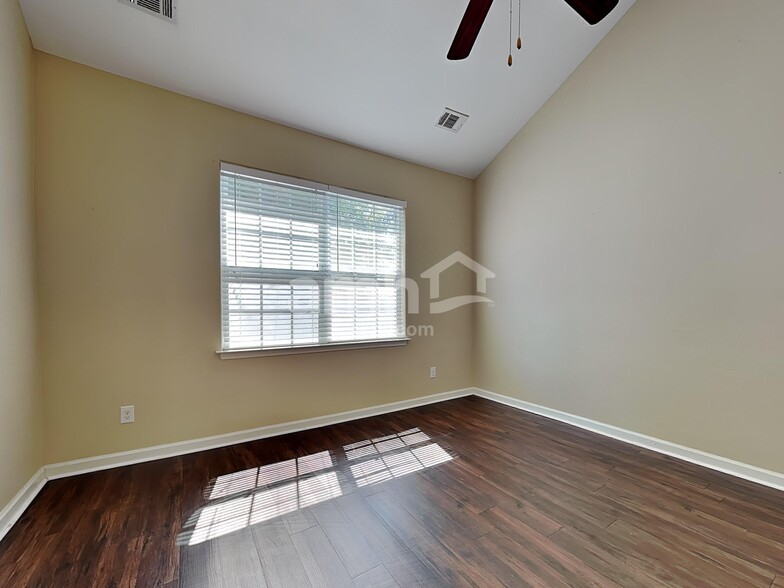 Building Photo - 830 Hyacinth Cir