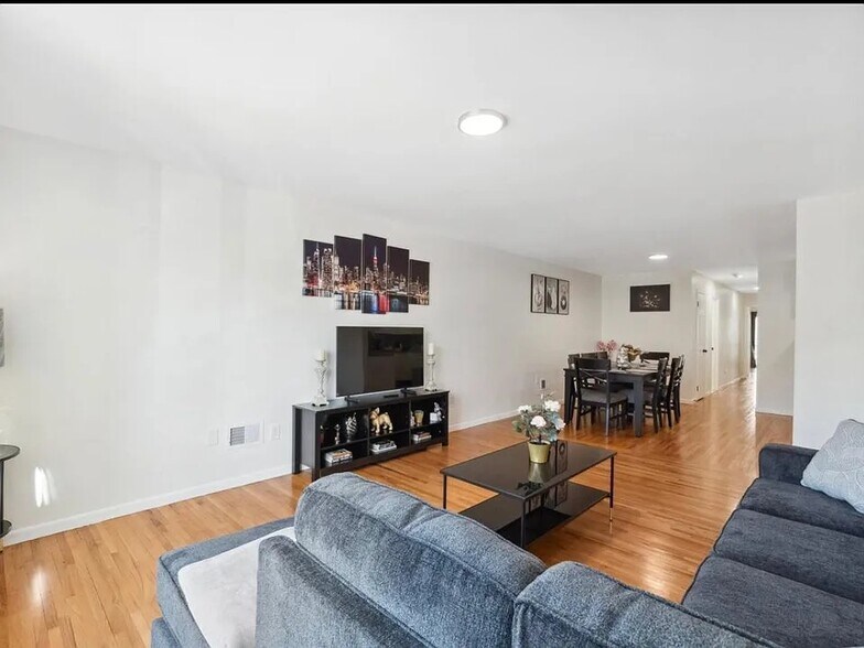 LIVING ROOM - 42 Van Buren St