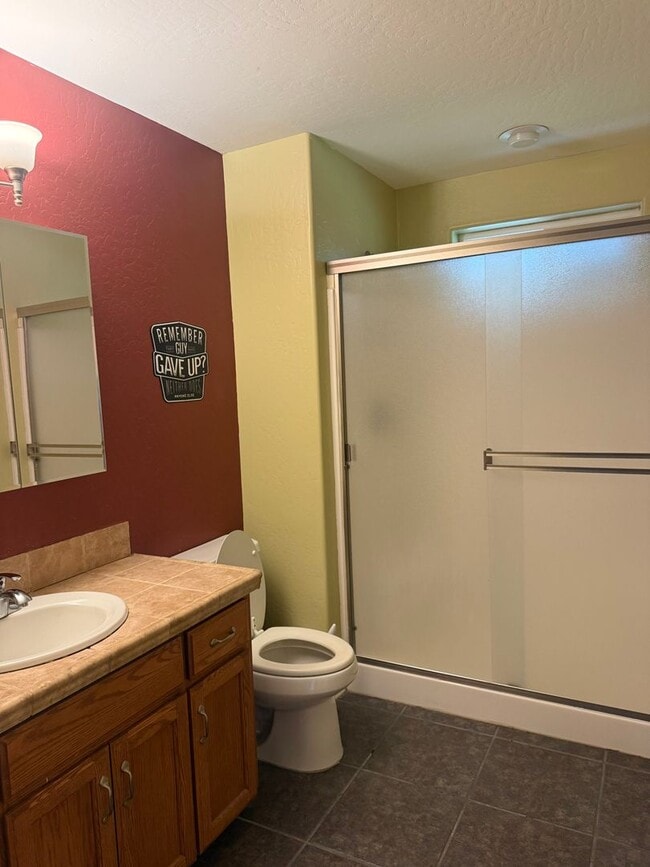 Building Photo - 3BED2BATH - LARGE FENCED BACK YARD, CENTRAL AC/HEAT, STAINLESS STEEL APPLIANCED, WASHER/DRYER HOOKUP
