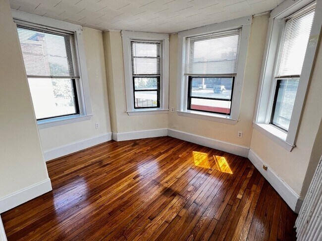 Building Photo - 11 Gorham St
