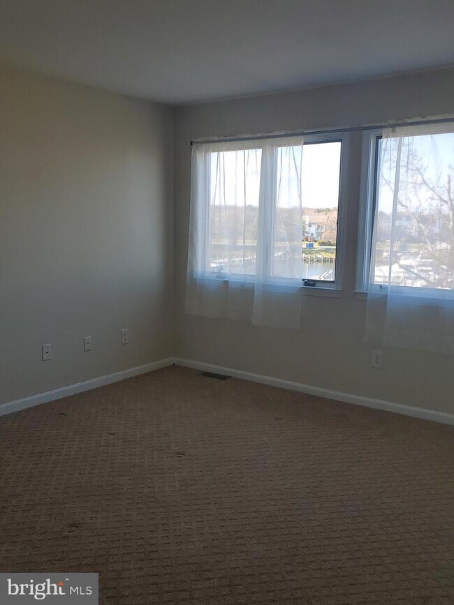 Building Photo - 5 Queen Victoria Way