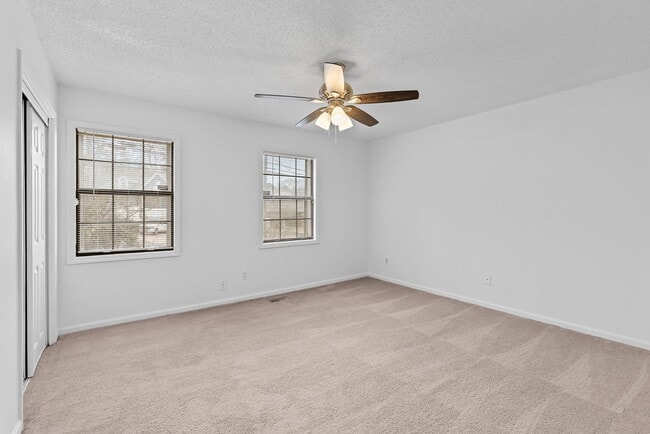 Building Photo - Stylish & Newly Renovated 3 Bedroom 1.5 Ba...