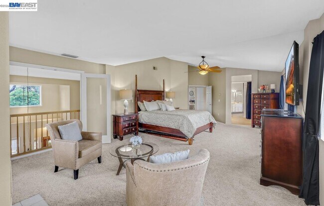 Building Photo - 828 Hollowbrook Dr