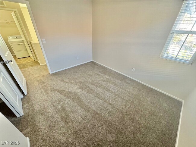 Building Photo - 9413 Sweetwood Ave