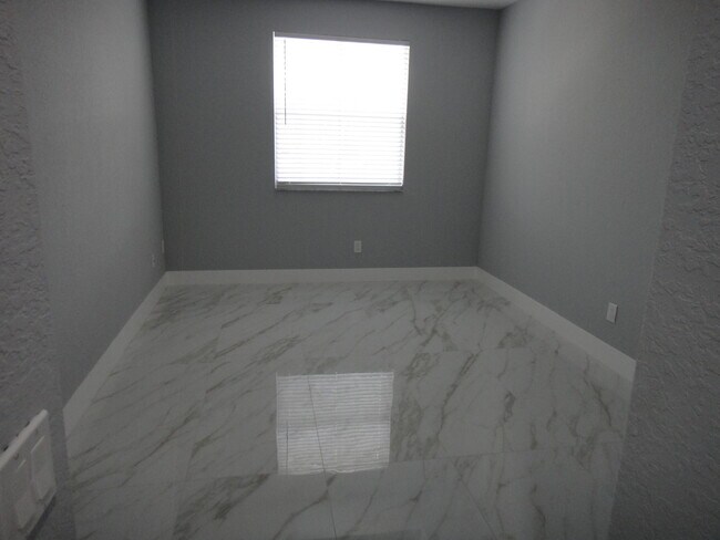 Building Photo - 2310 Shoma Ln