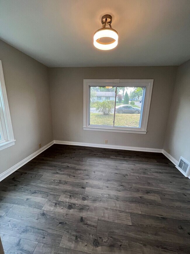 Building Photo - Newly Renovated Single-Family Home in Wash...