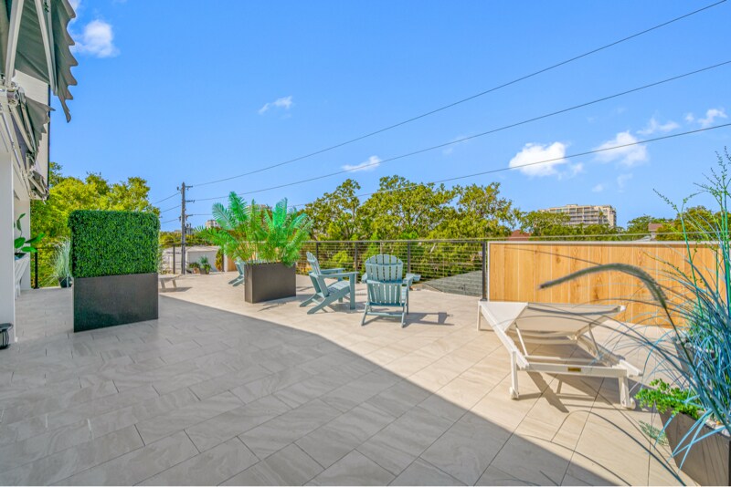 Building Photo - 527 N Garden Ave