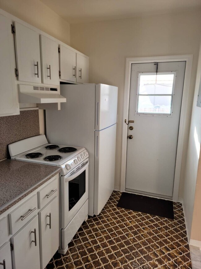 Building Photo - 3122 SW 25th Ter