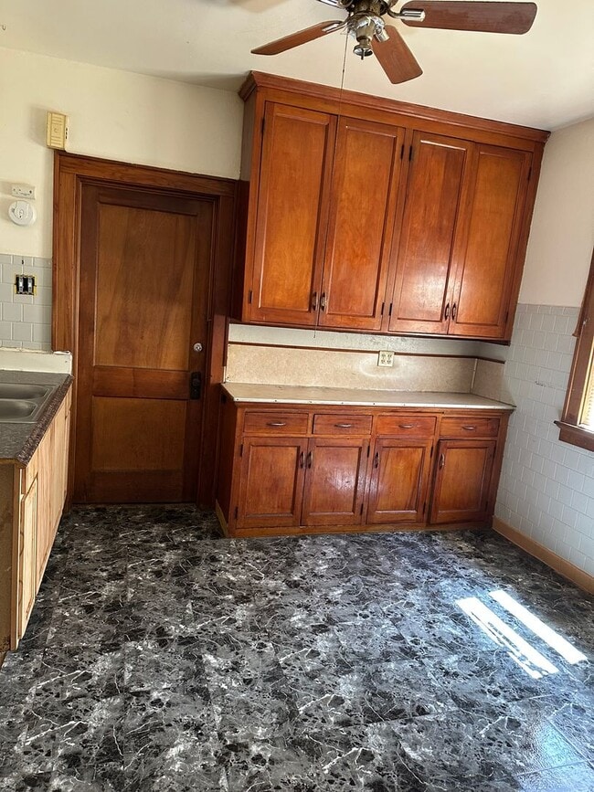 Building Photo - Charming 2-Bedroom Lower Duplex