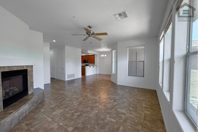 Building Photo - 2Bed/2Bath 2nd Floor Condo in North Scottsdale! Ready for Immediate Move-In! -- Gated Community! ...
