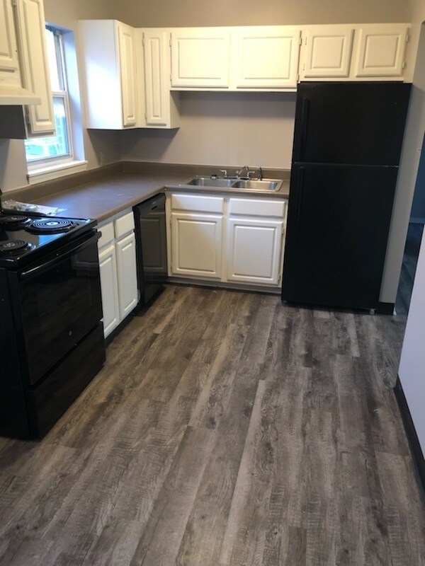 Building Photo - 4460 Redman Ave