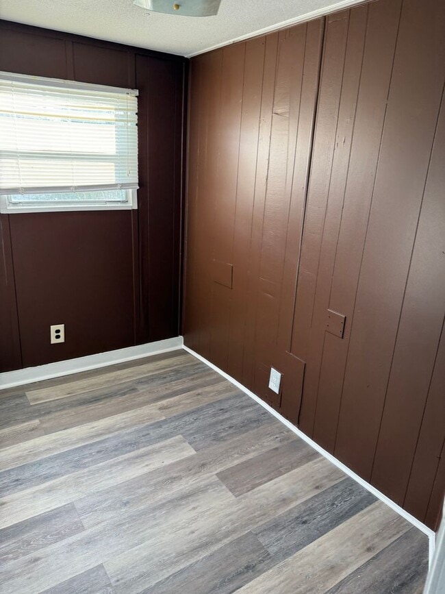 Building Photo - 3-Bedroom/ 1-Bath Mobile Home