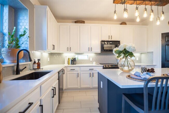 Building Photo - 2844 Mission Tejas Dr
