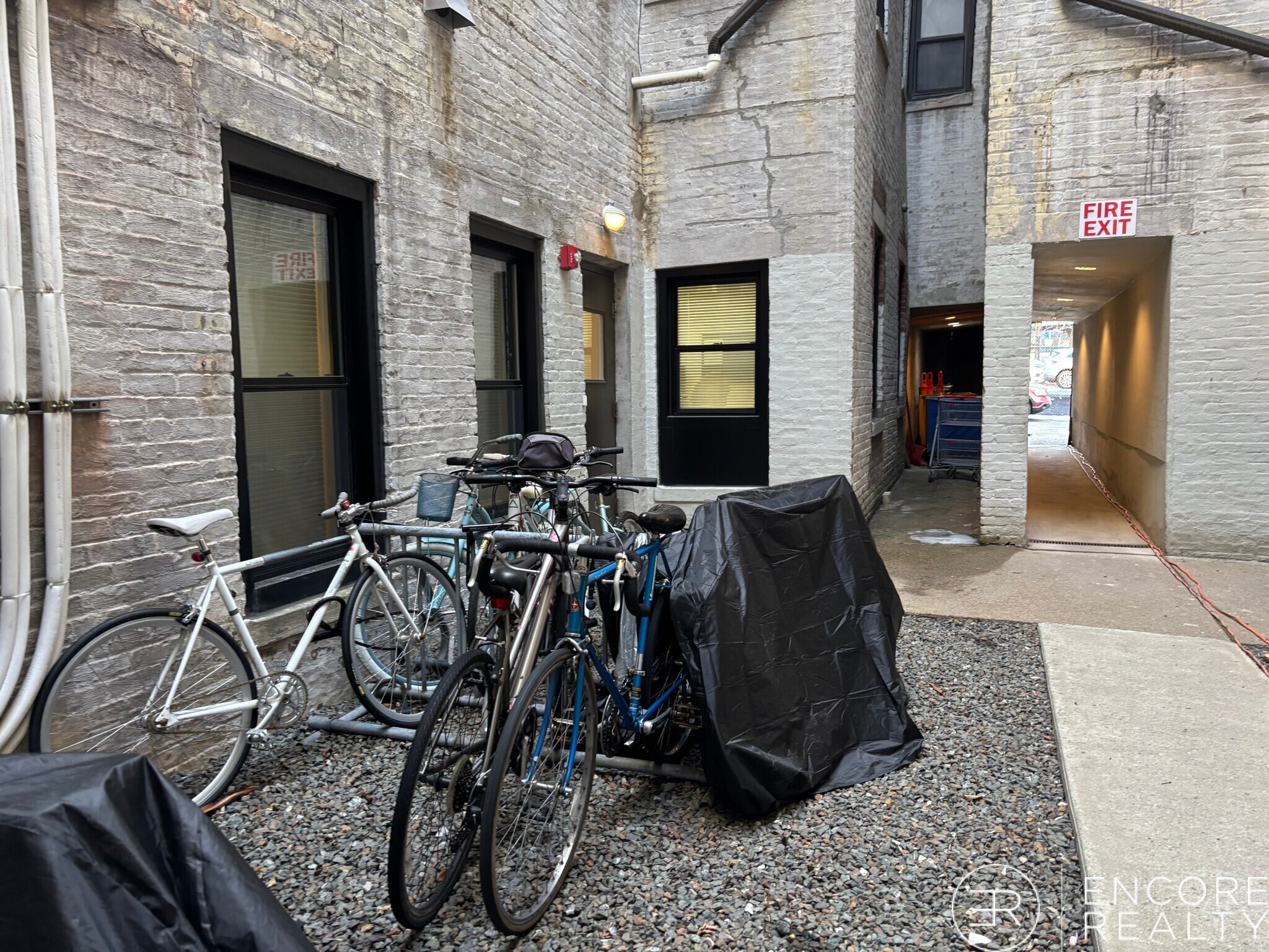 Building Photo - 16 Aberdeen St