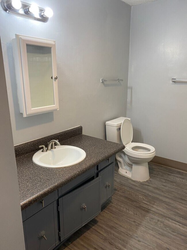 Building Photo - Lugo Riverhill