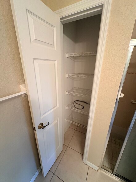 Building Photo - 533 Wayne Ave