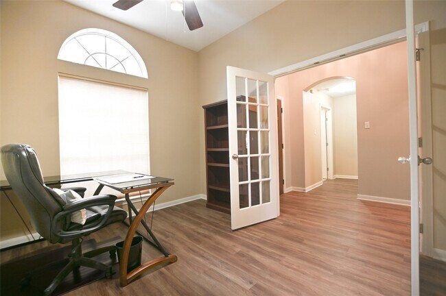 Building Photo - 203 Colony Creek Dr