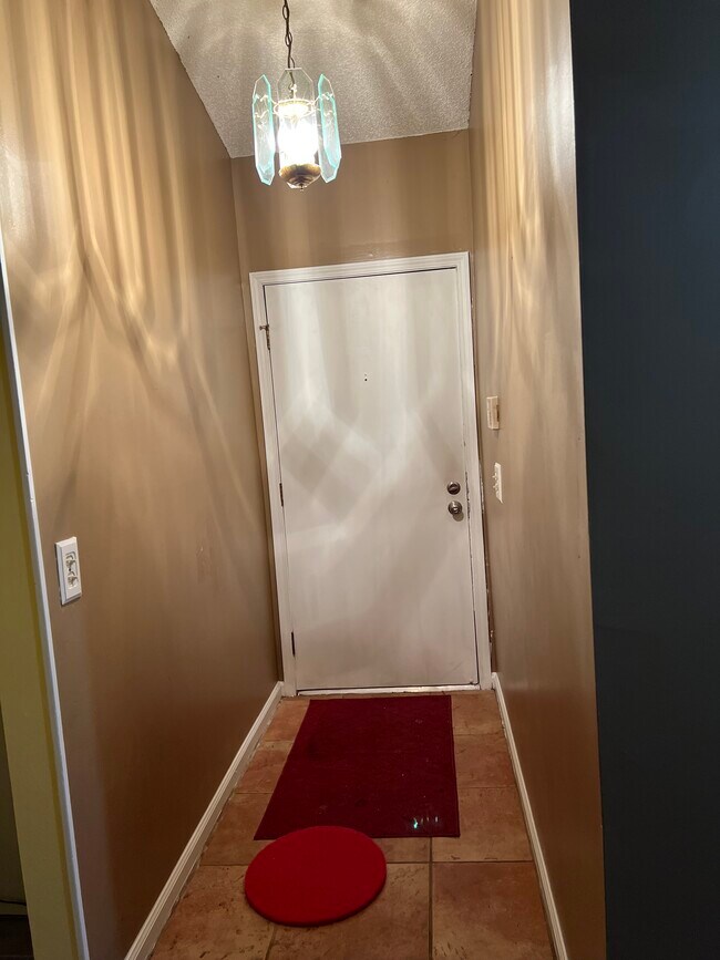 Building Photo - 8340 Westover Ct