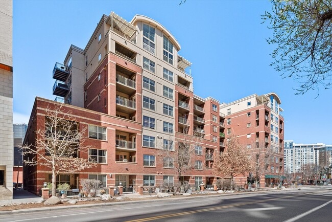 Building Photo - Downtown Living