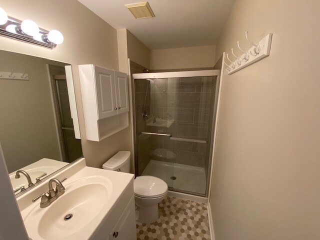 Primary BR Full Bath - 502 Portsmouth Ct