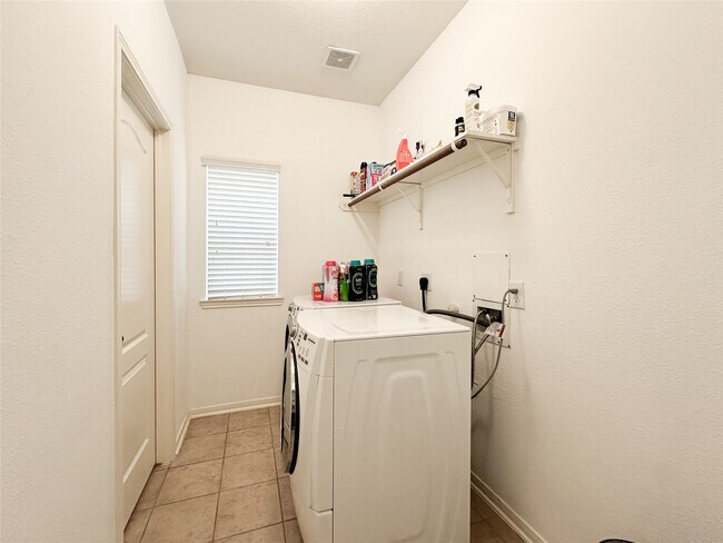 Building Photo - 6118 Coastal Grove Ln