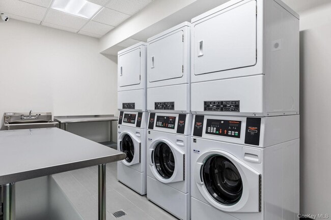 Building Photo - 37-18 Broadway