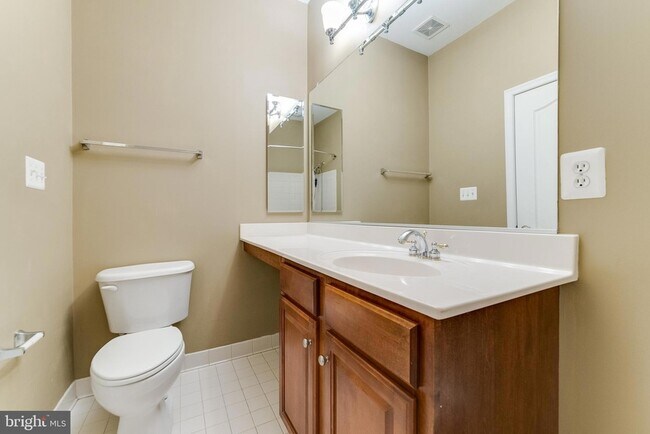 Building Photo - 22072 Avonworth Square