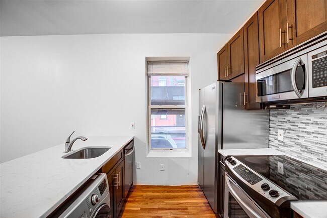 Primary Photo - 132 Jefferson St