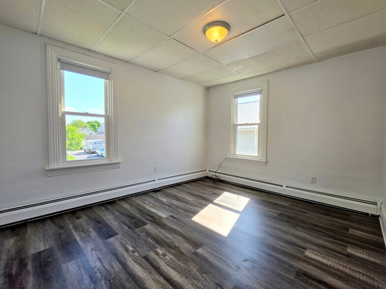 Building Photo - 4 E Muth Ave