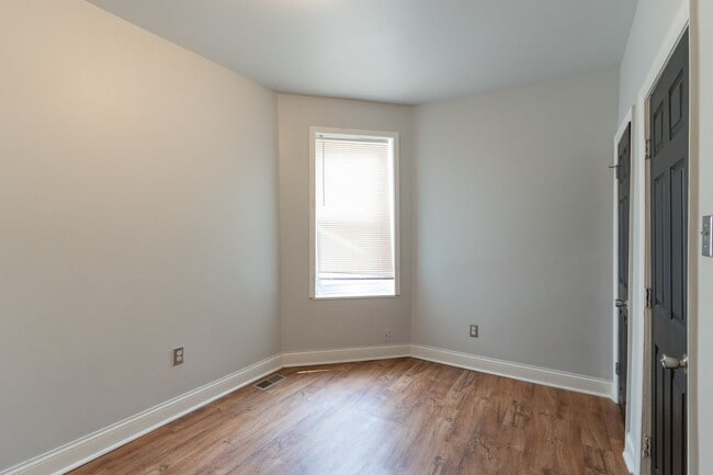 Building Photo - Newly rehabbed 3 bedroom 1.5 bath unit