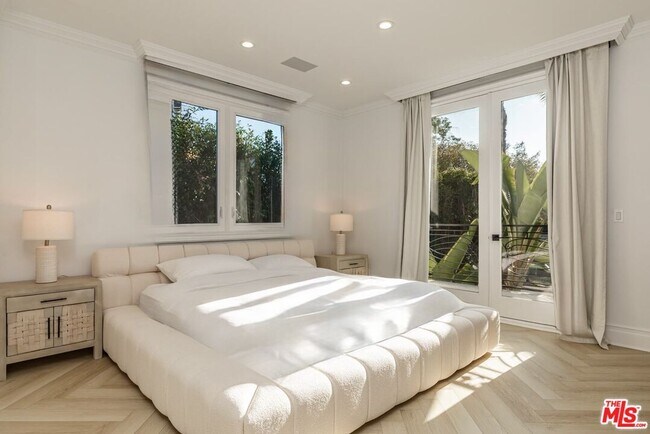 Building Photo - 504 Elm Dr