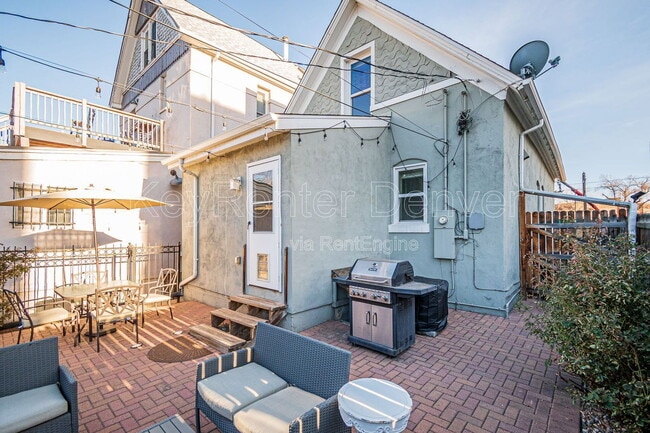 Building Photo - 3033 Welton St