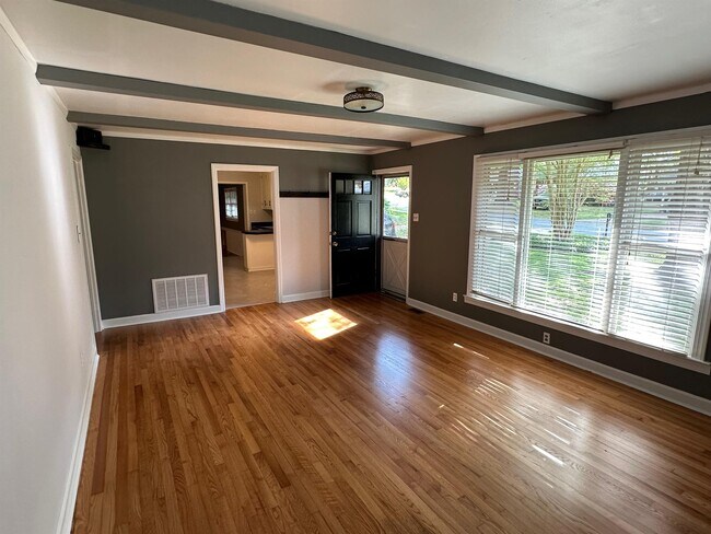 Building Photo - 408 Avery St