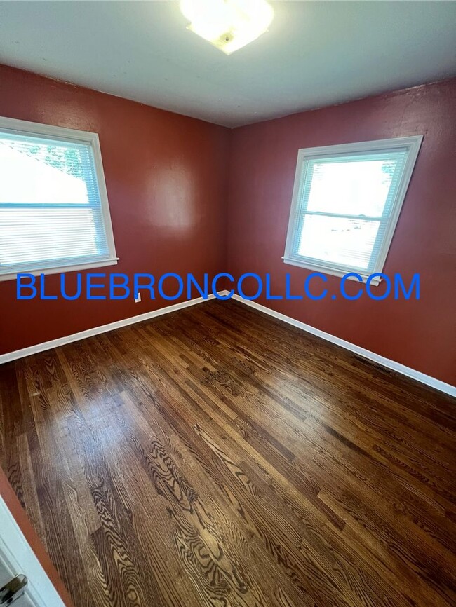 Building Photo - Beautiful house with nice hardwood floors ...