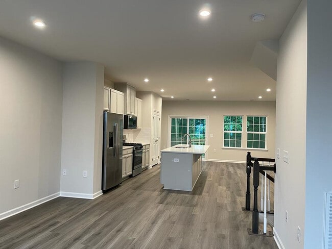 Building Photo - Room in Duplex on Romeria Dr