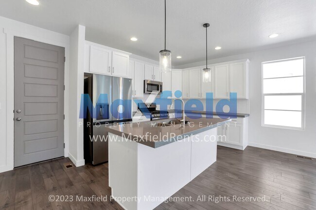 Building Photo - EV Friendly, Pool Access, Modern Luxury Sc...