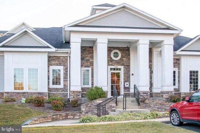 Building Photo - 1311 Karen Blvd