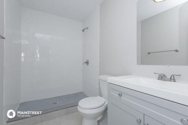 Building Photo - 1008 E Linebaugh Ave.