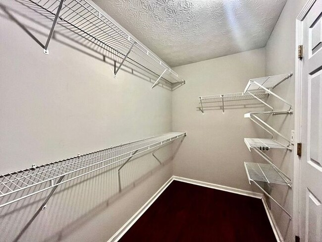 Building Photo - 1410 Highland Farm Dr
