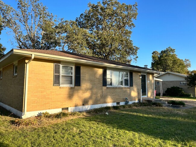 Building Photo - 414 Shady Ln