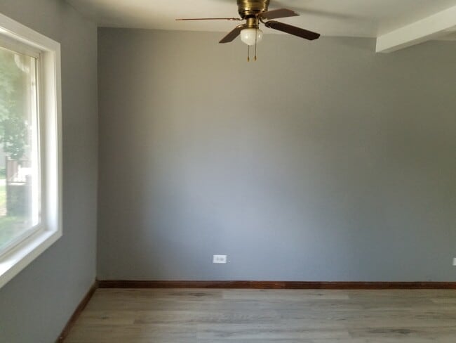 Building Photo - 547 N Ridgemoor Ave