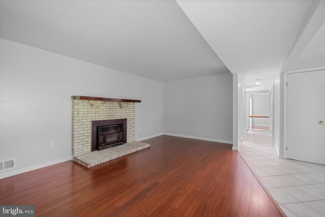 Building Photo - 225 Penny Ln