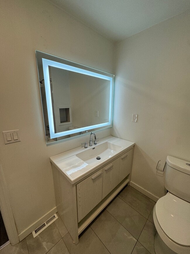 Building Photo - Stylish & Modern Living in the Heart of Tr...