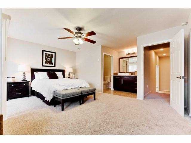 Building Photo - This AMAZINGLY immaculate 2 bed townhome w...
