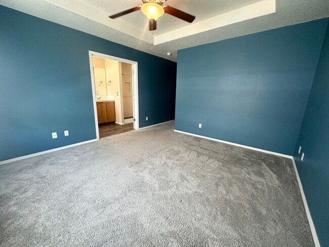 Building Photo - 3 Bedroom Beaverton Home with A/C!
