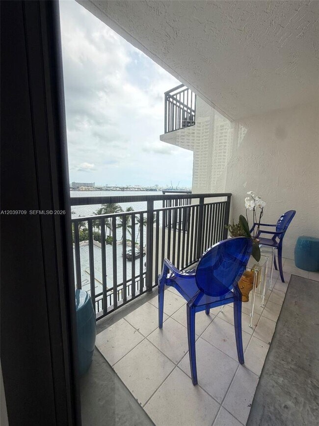 Building Photo - 540 Brickell Key Dr