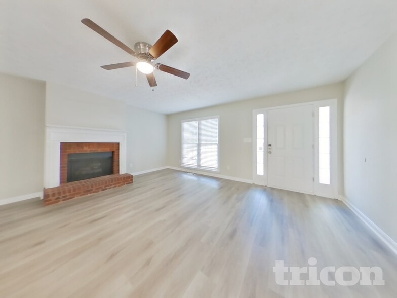 Building Photo - 262 Maplelake Dr